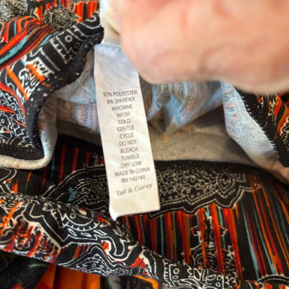 Vintage Y2K LuLaRoe Paisley Patterned Leggings- Tall and Curvy - Picture 4 of 4